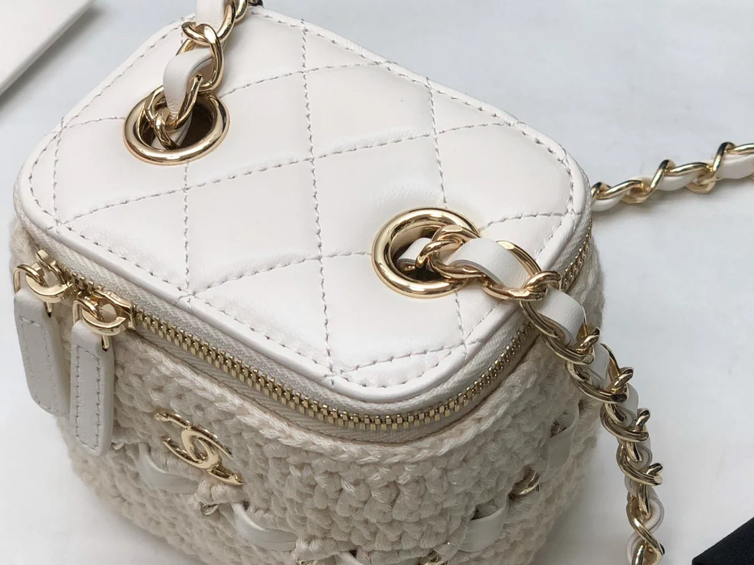 Новинка весеннего сезона 2022 года от Chanel - Плетеная коробка - Белый