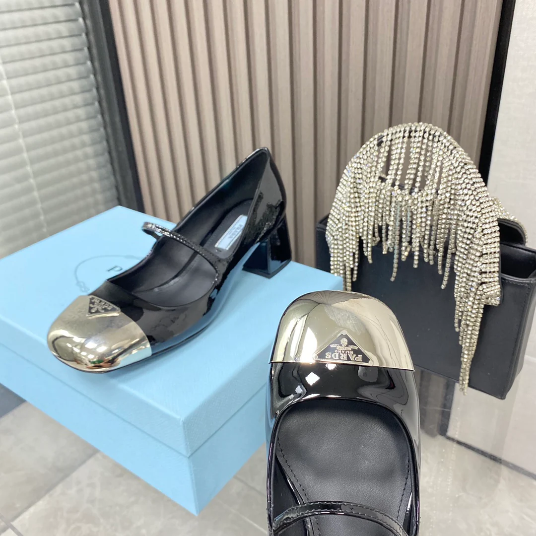 Новые поступления коллекции Prada весна/лето 2022 - Туфли Мэри Джейн - 1