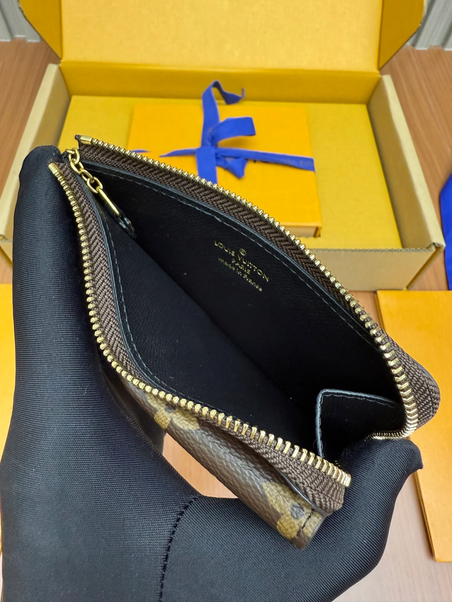 LV-m69431 - Цельностальной кошелек - Классическая монограмма