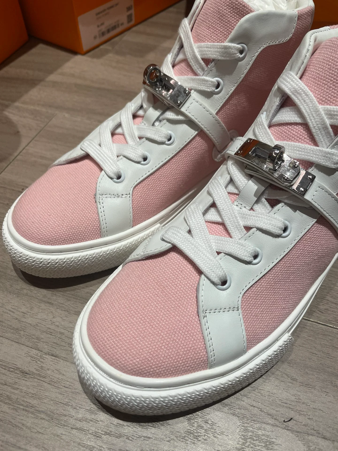 Hermes - Новейшие белые высокие кроссовки Kelly Buckle - Мужские - 1