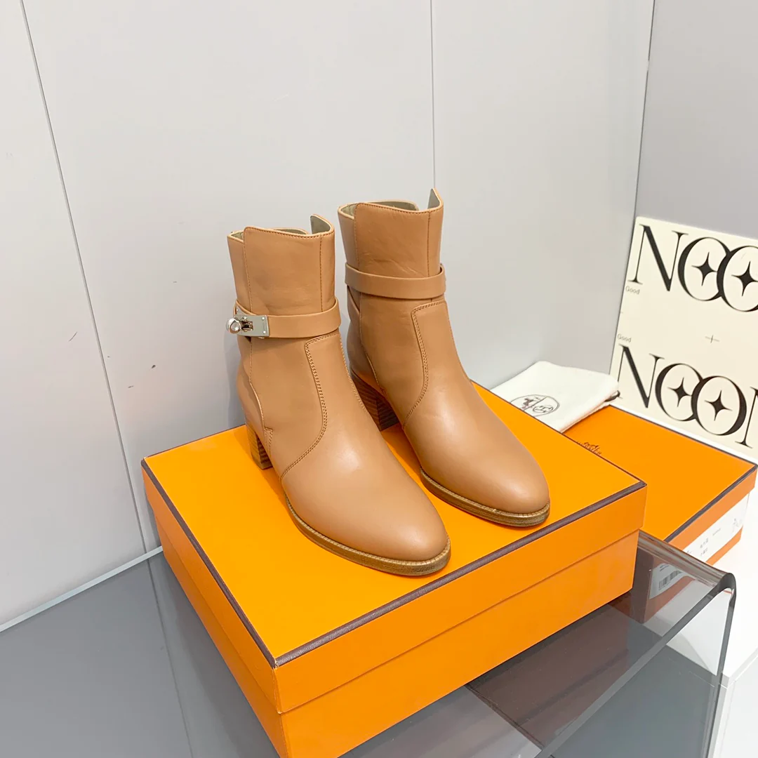 Ботинки на невысоком каблуке из коллекции Hermes Kelly Buckle - верблюжий цвет