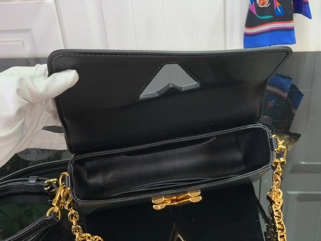 LV Twist West Pochette - Черная