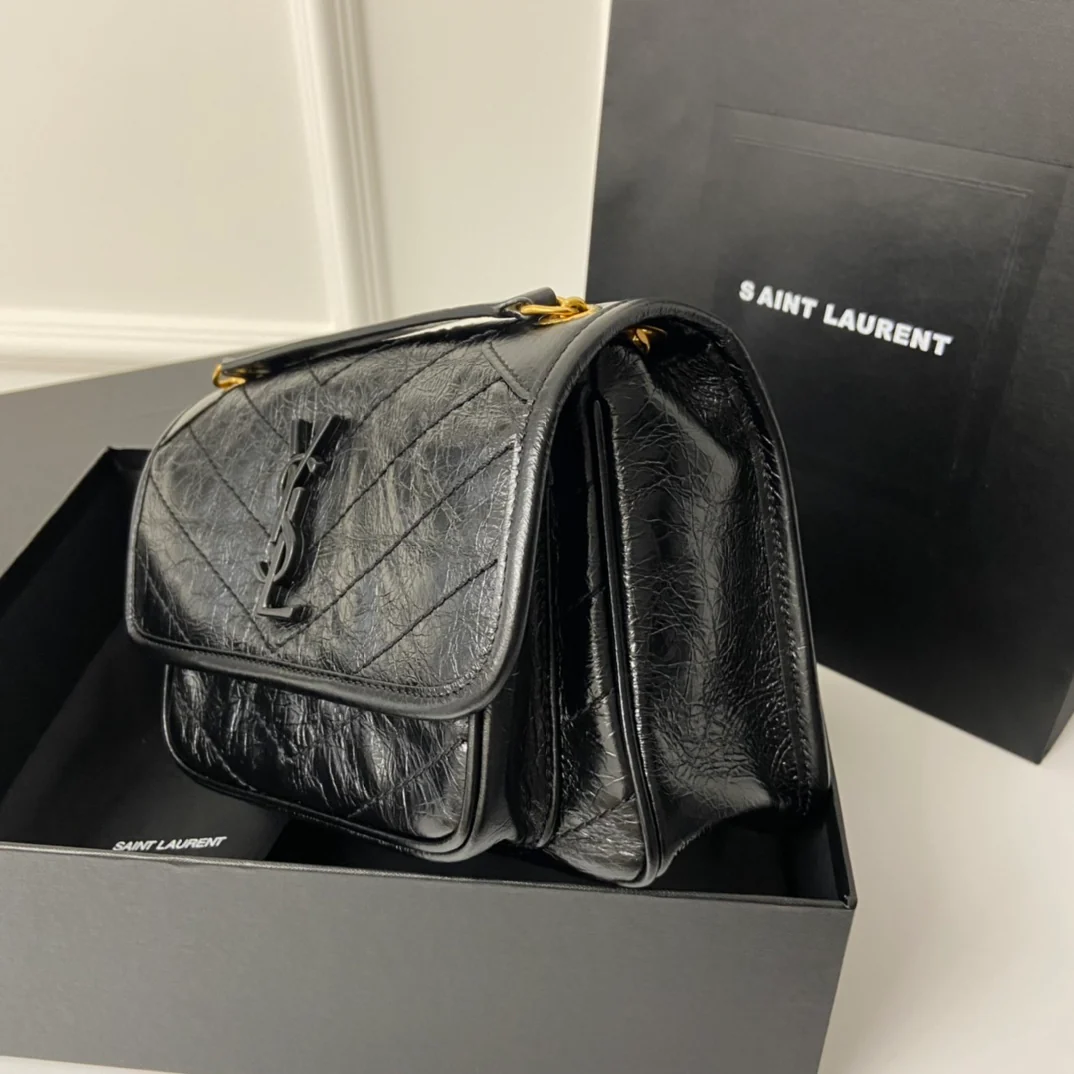 YSL Niki Baby 22 см, кожаный ремешок, черный, с золотой цепочкой