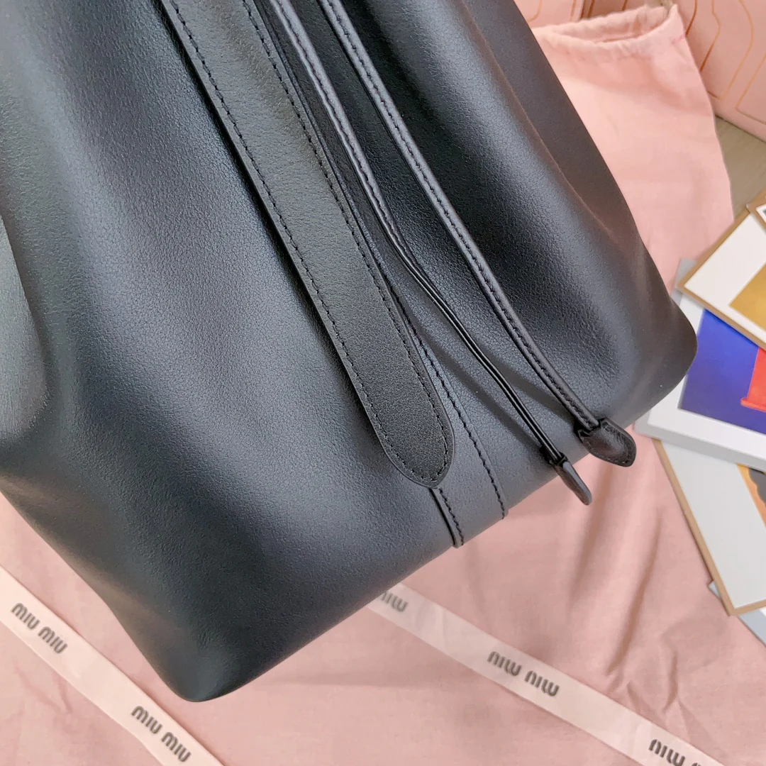 Miu Miu-5be089 - Импортная сумка-ведро из телячьей кожи