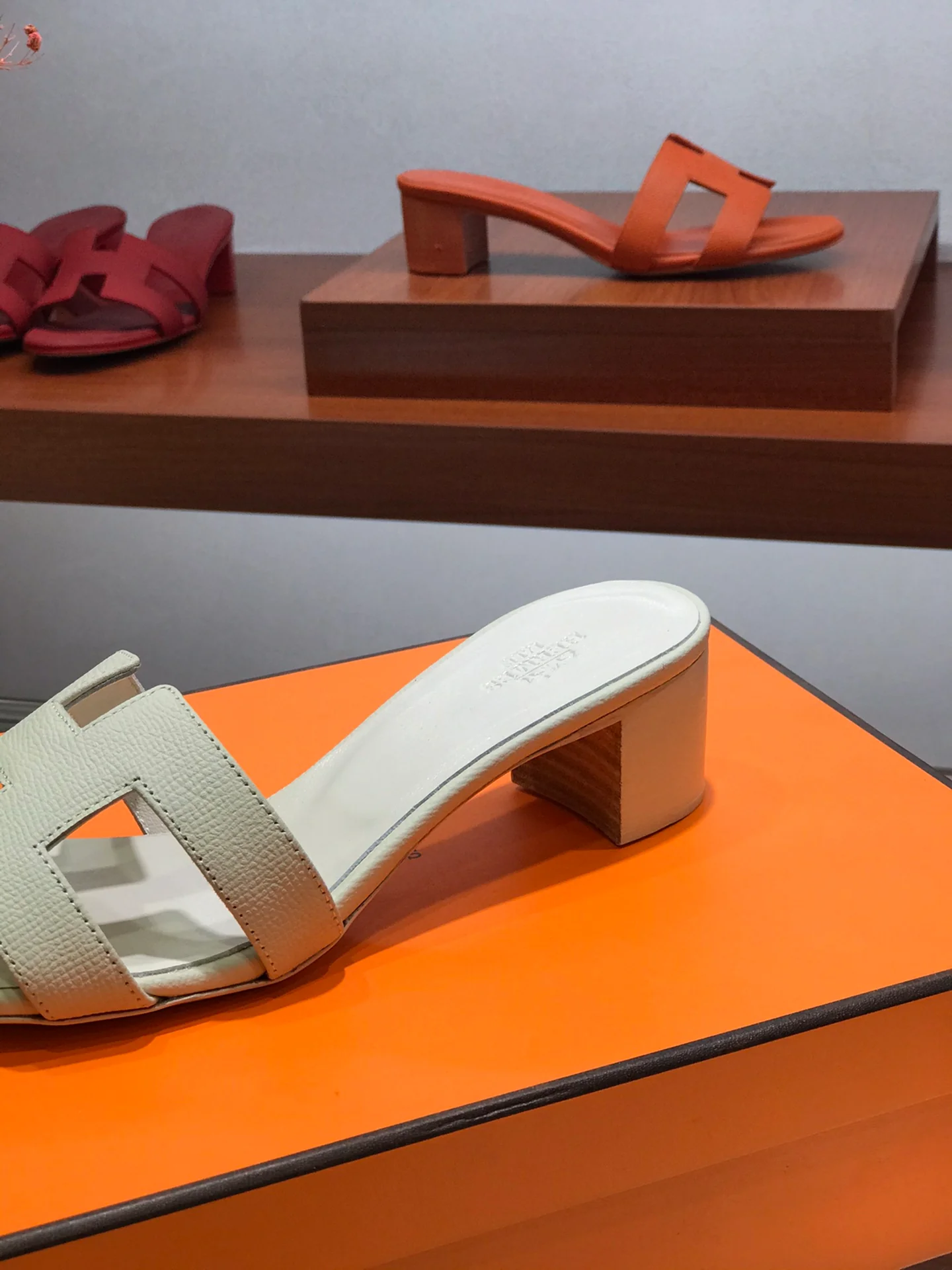 Сандалии Hermes на среднем каблуке-1