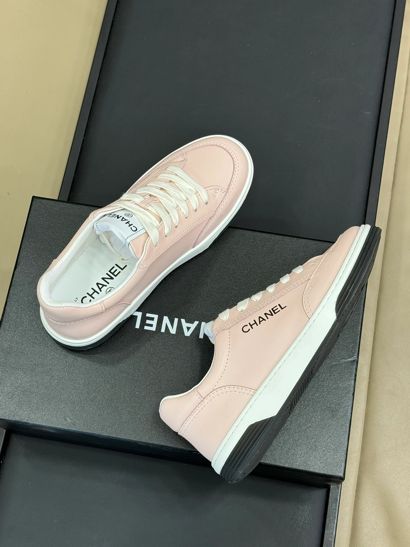 Скейтбордные кроссовки Chanel 2024 — розовые