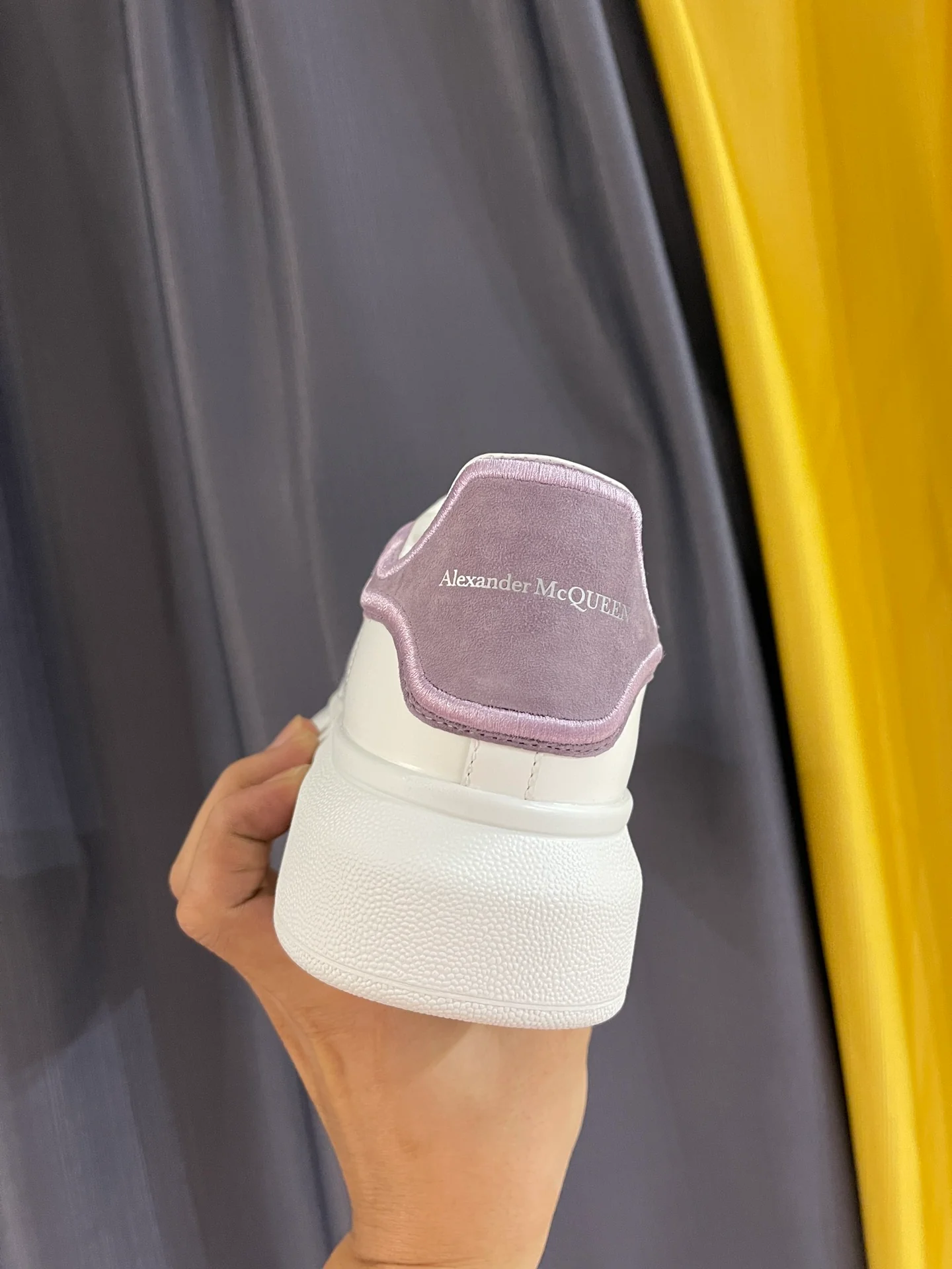 Классические белые кроссовки McQueen - унисекс - фиолетовый бархат - вышитая пятка - премиум-издание