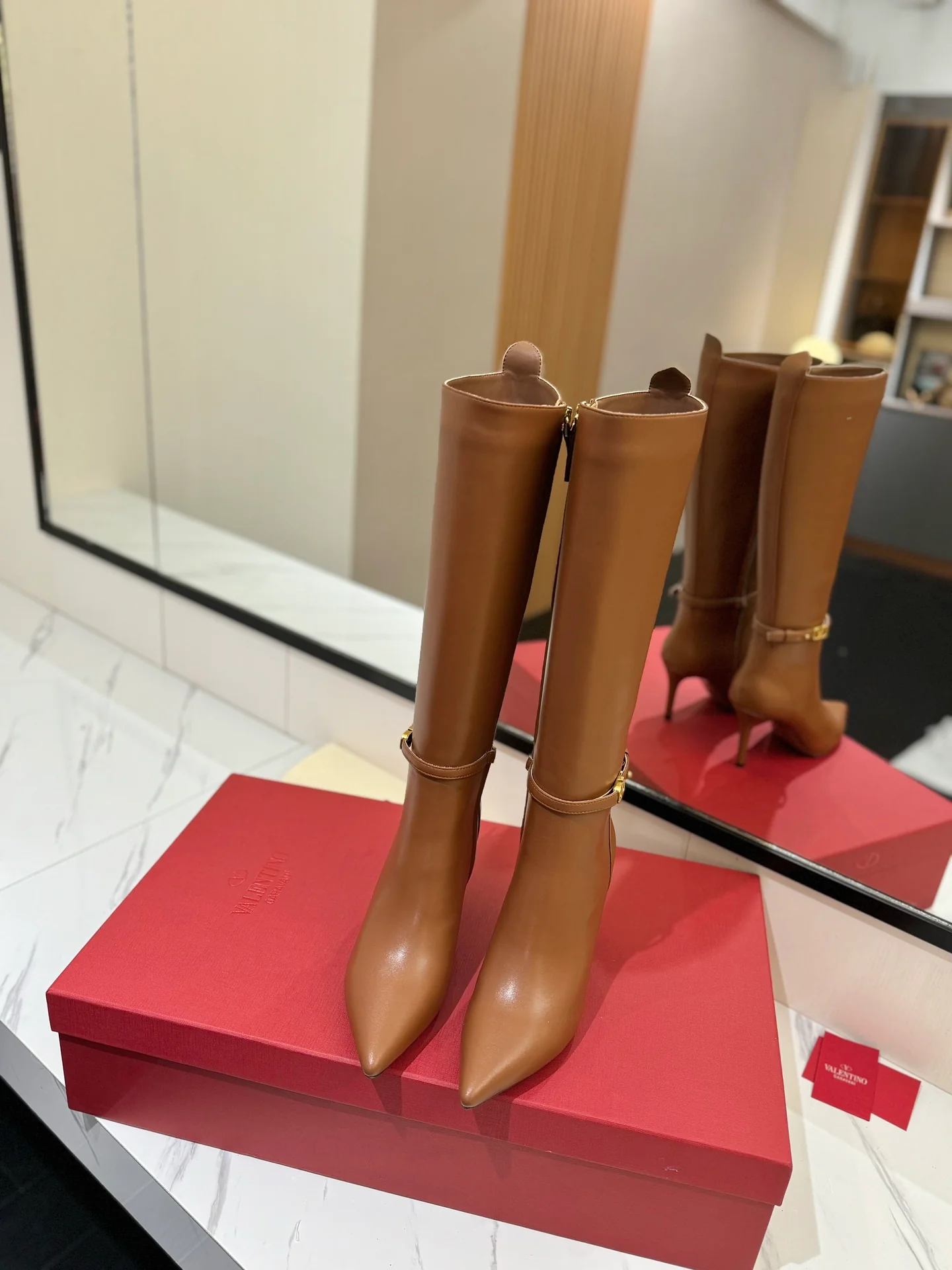 Сапоги для верховой езды на высоком каблуке Valentino 2024 года - Кофейно-коричневый