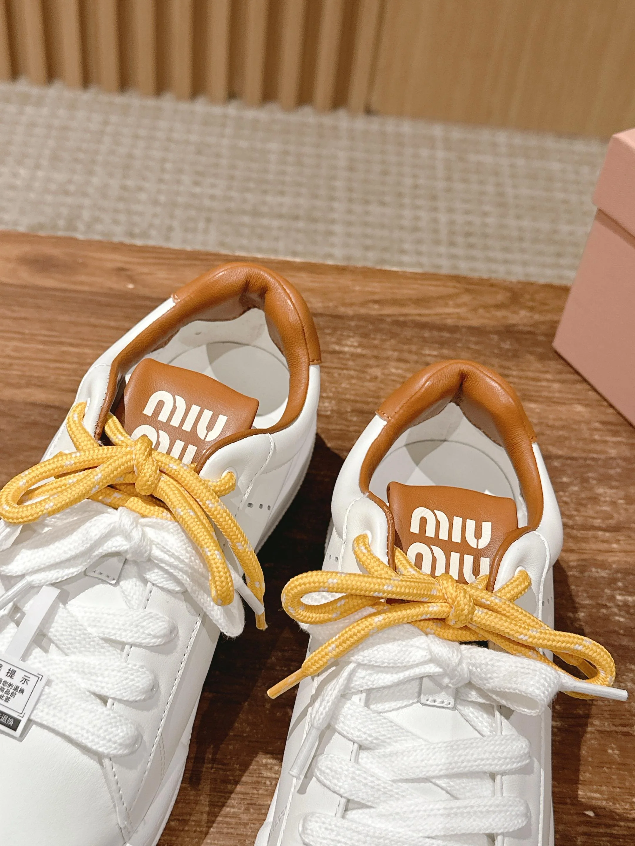 Повседневные кроссовки Miu Miu на шнуровке - желтые