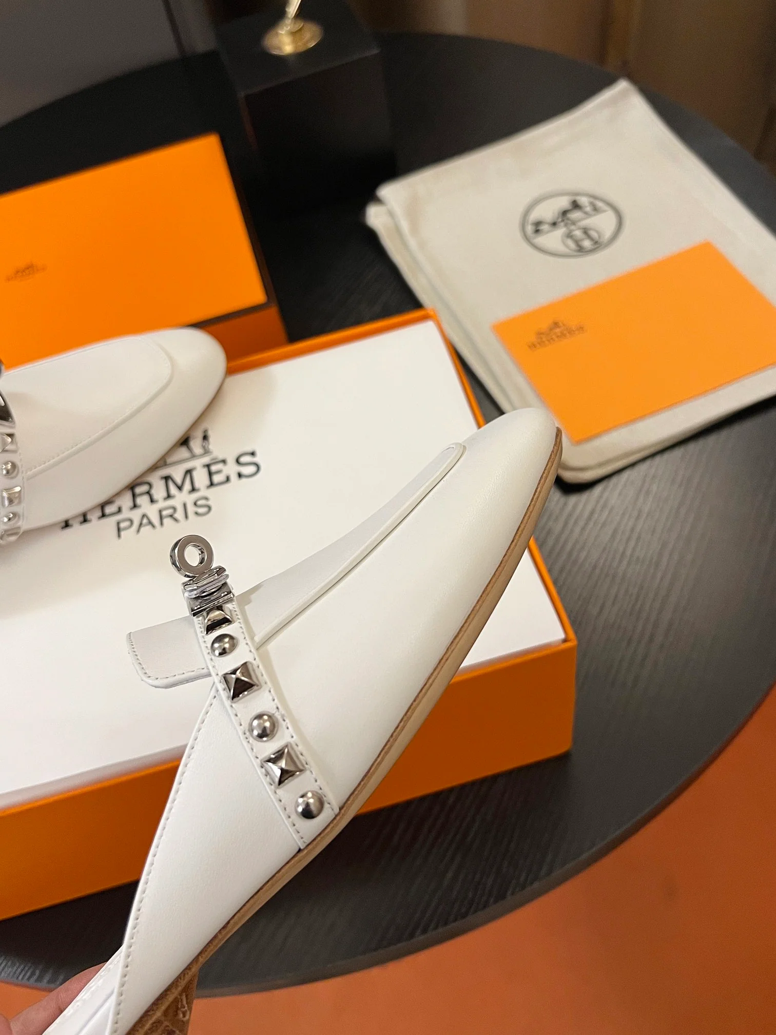 Мюли Hermes 2024 с металлической пряжкой - Сандалии без застежек - Черные