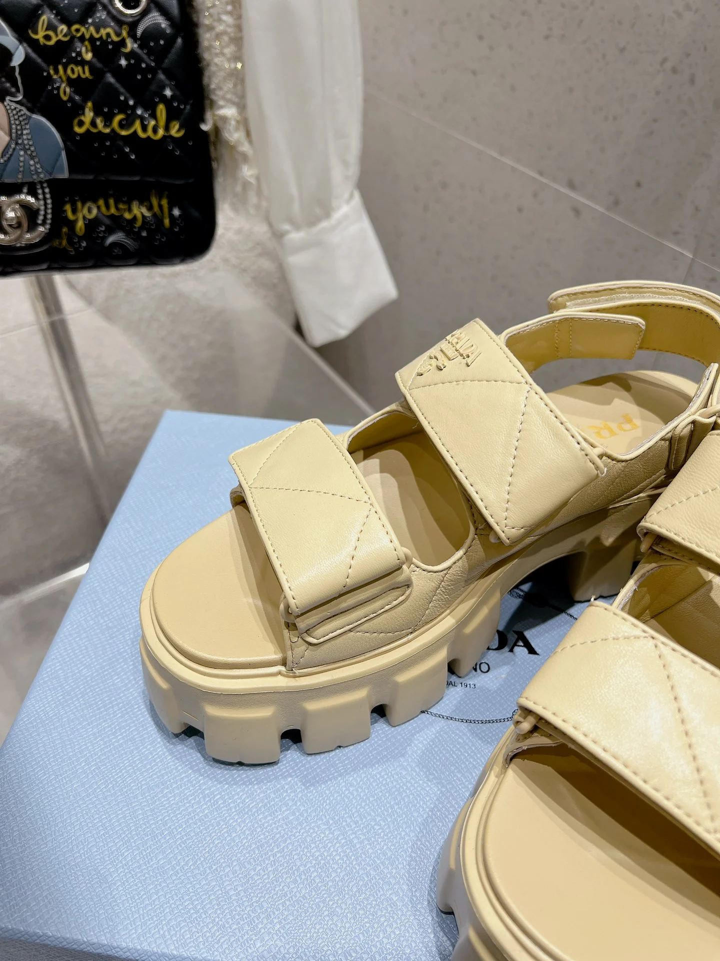 Сандалии Prada 2024 на липучках - желтые