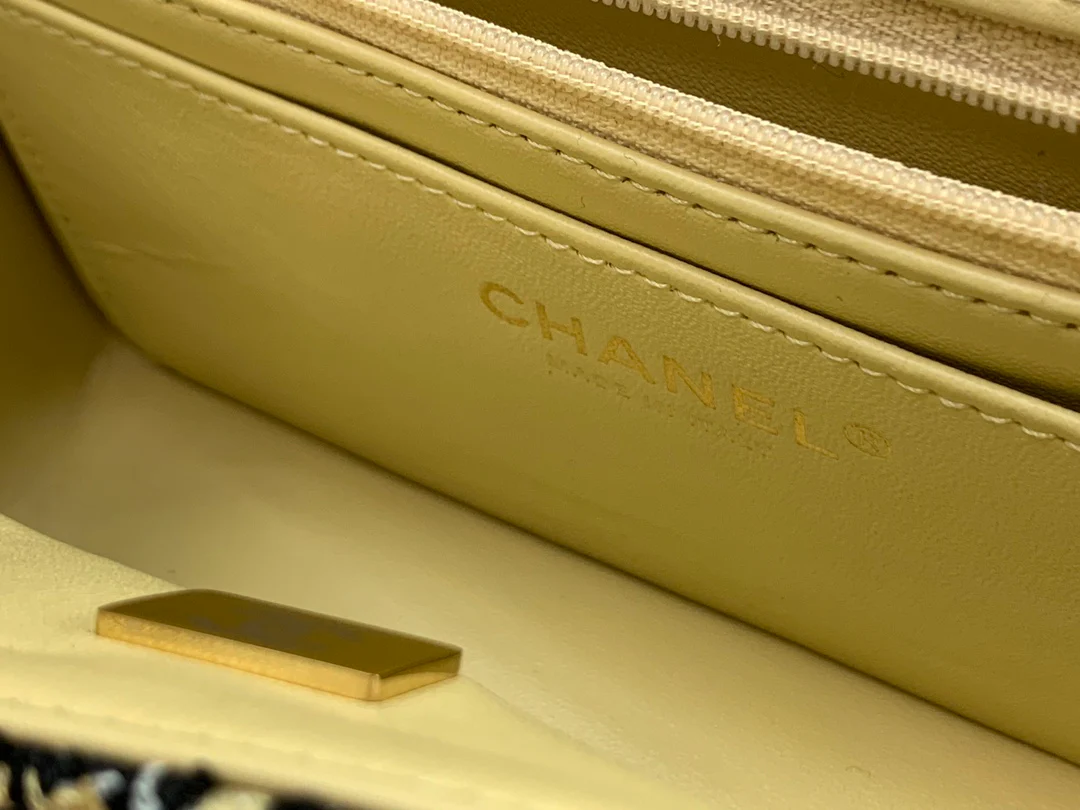 Лимитированная серия Chanel 2022 года, шерстяная сумка с клапаном - 20 см