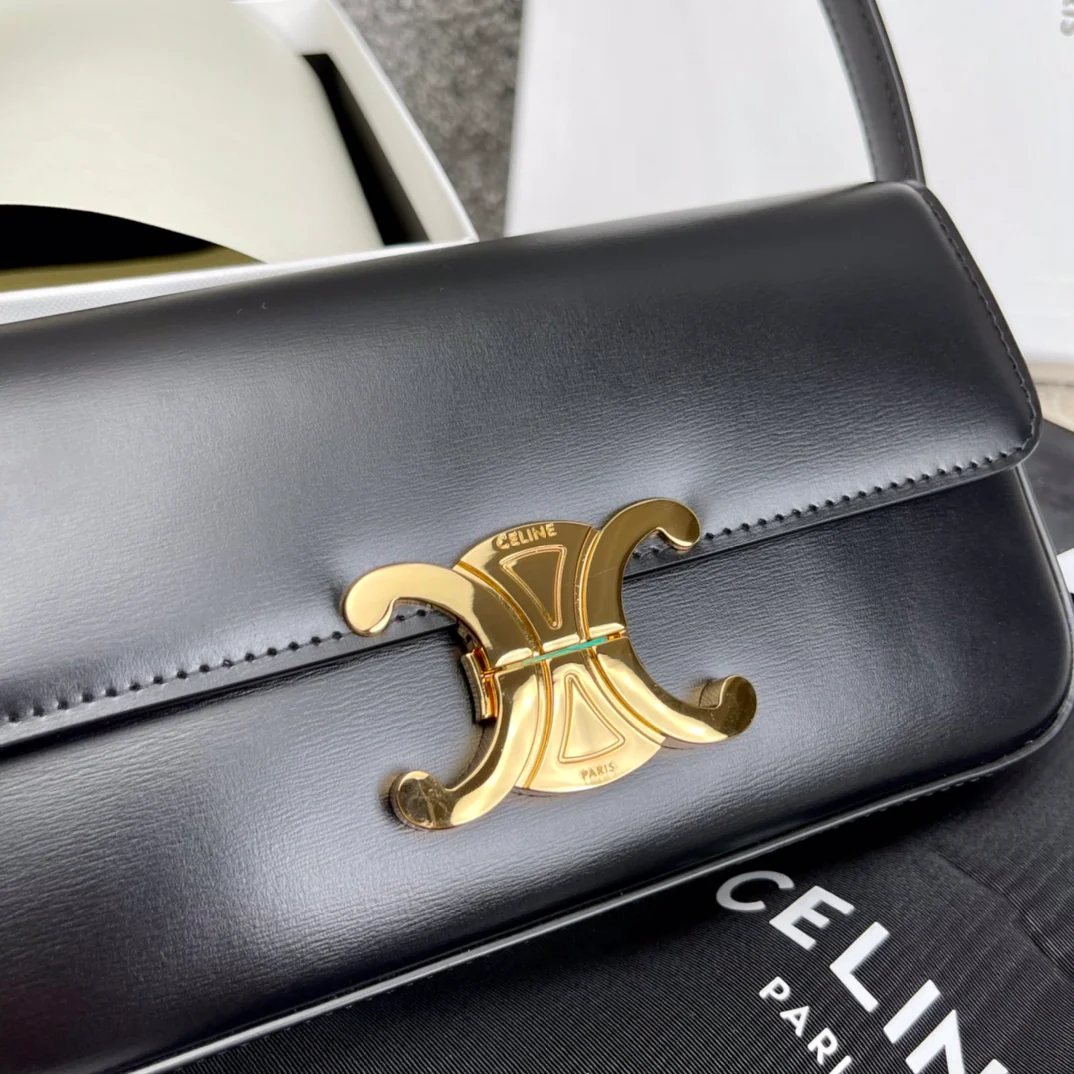 Кожаная сумка через плечо Celine Triomphe - черная