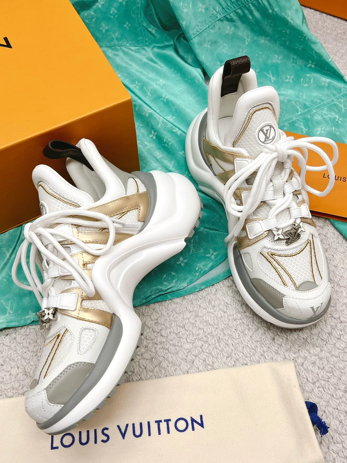 Новинка LV 2023 - Archlight. Новинка - Массивная обувь.