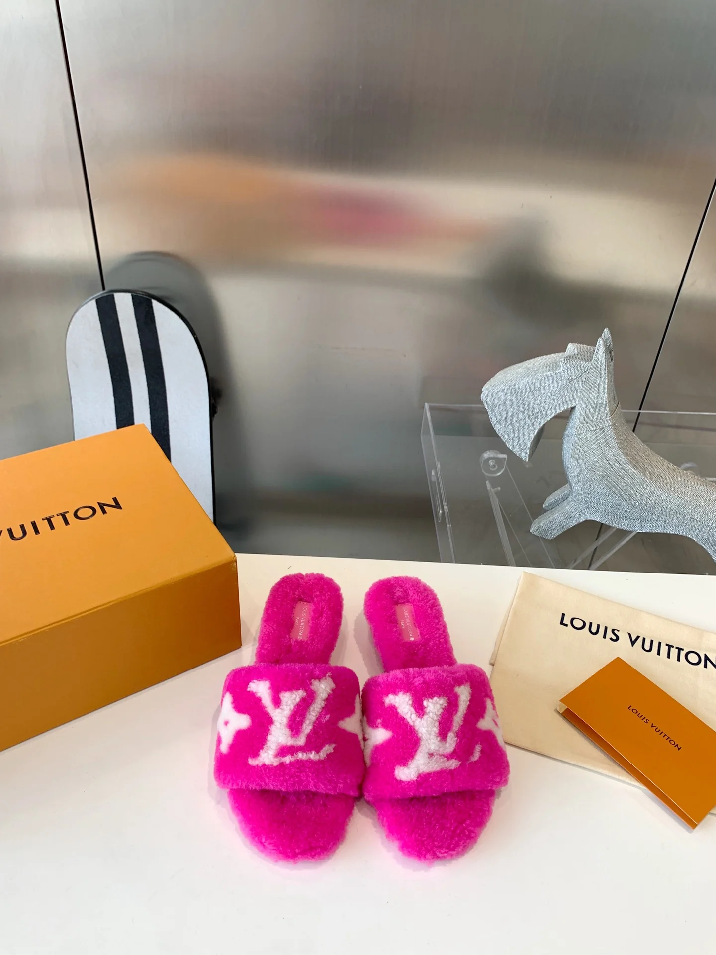 Новинка LV-2022 - Меховые тапочки - Розовые