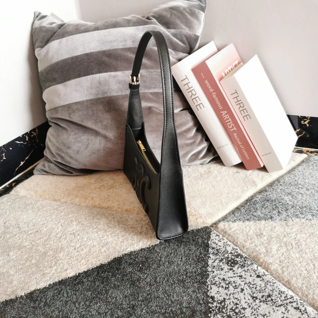 Сумка через плечо Celine с логотипом, из черной кожи.