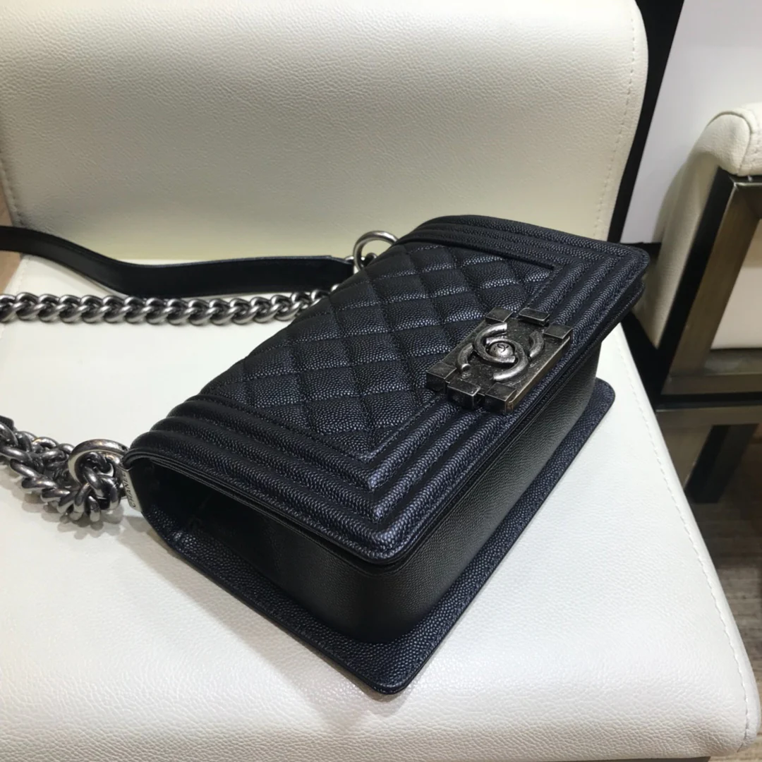 Chanel-boy-20cm-5