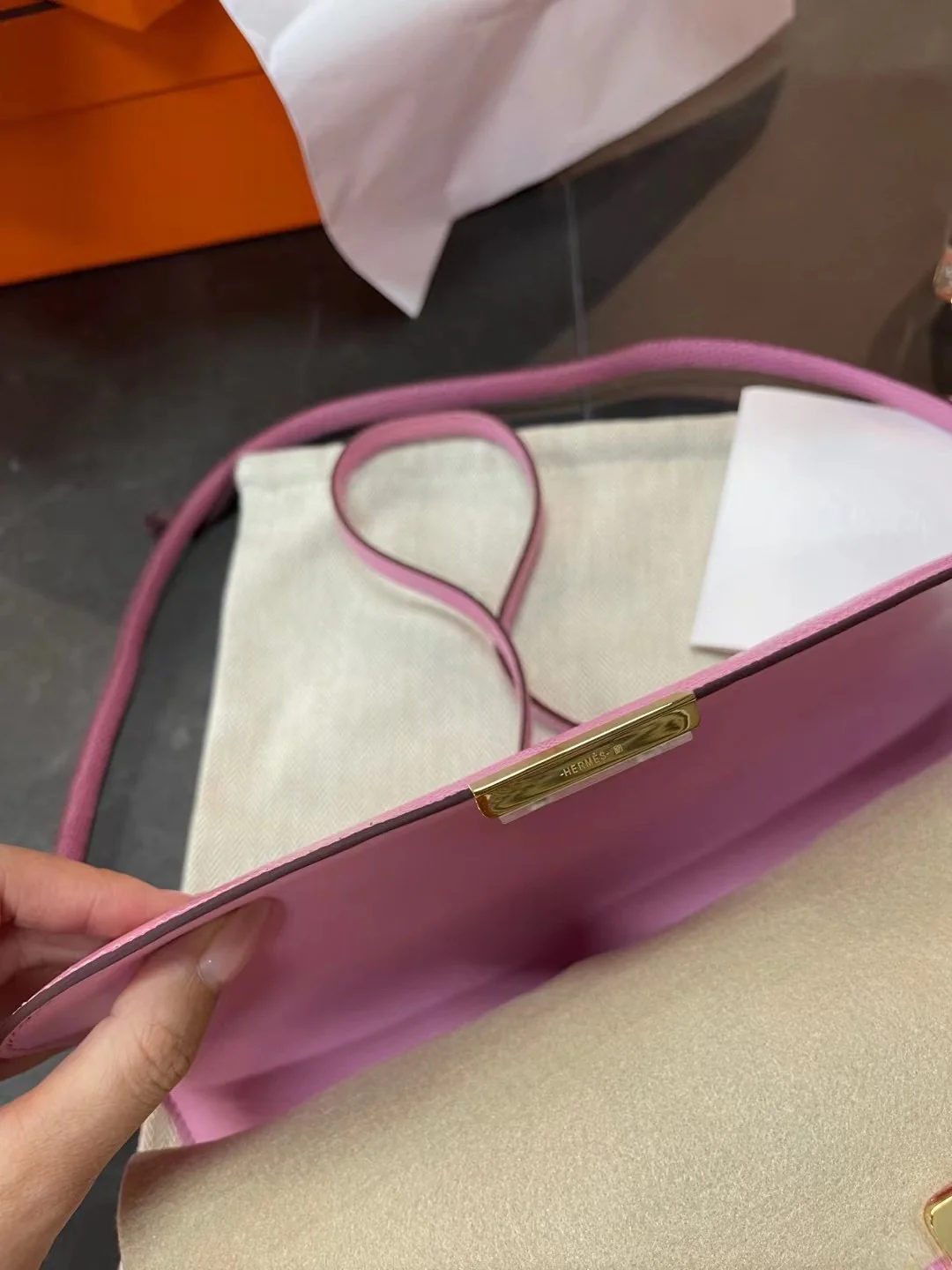 Пряжка Hermes Constance 26 Elan с изображением ящерицы и розовым золотом