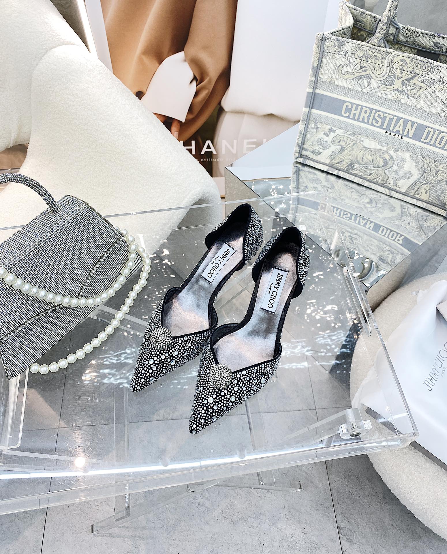 Jimmy - Туфли на каблуке из овечьей кожи с кристаллами - Черные