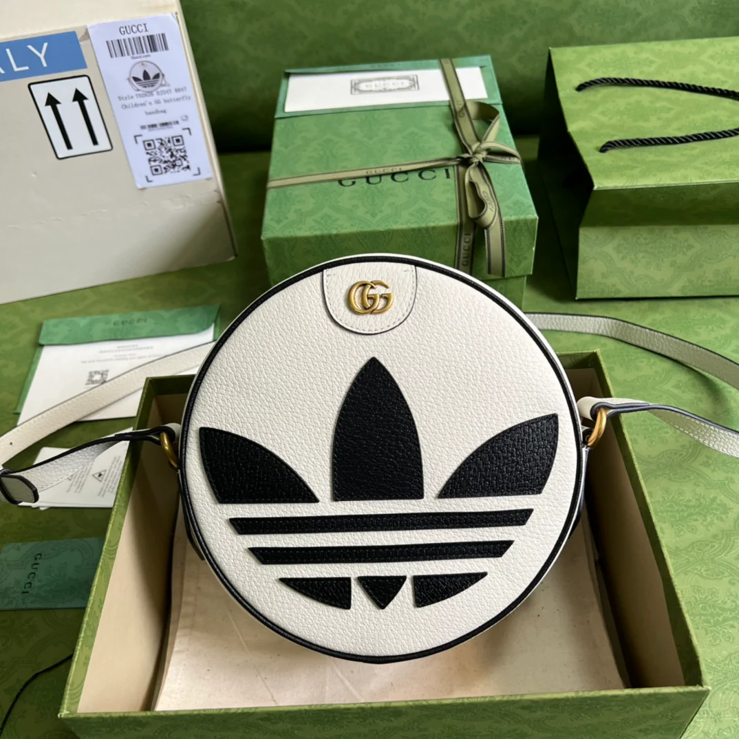 Сумка через плечо, созданная в рамках коллаборации Gucci-adidas x Gucci - 22x22x7 см - красная цветовая гамма - 1 шт.