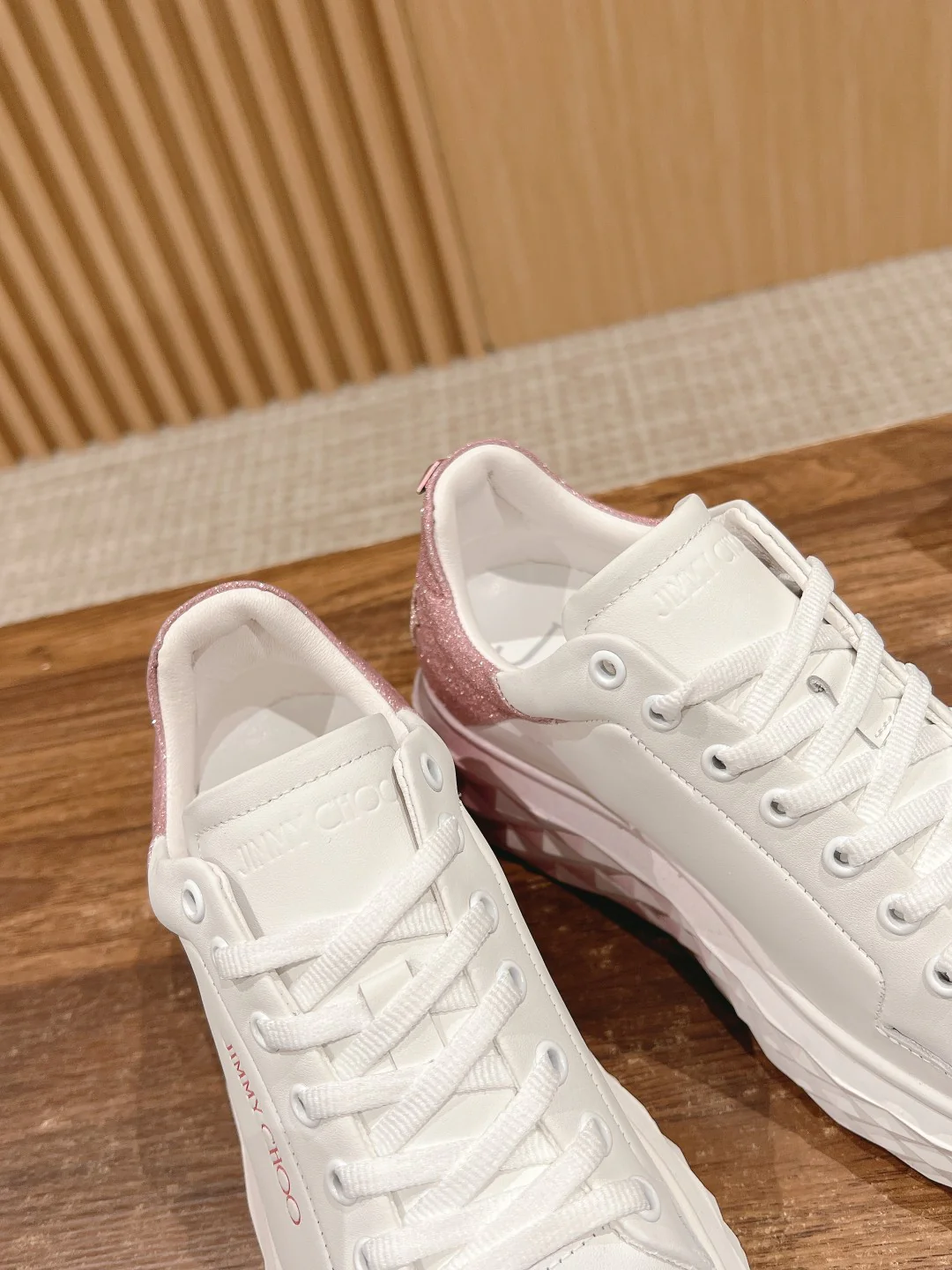 Обувь марки JC - повседневная модель 2024 года - розовая.