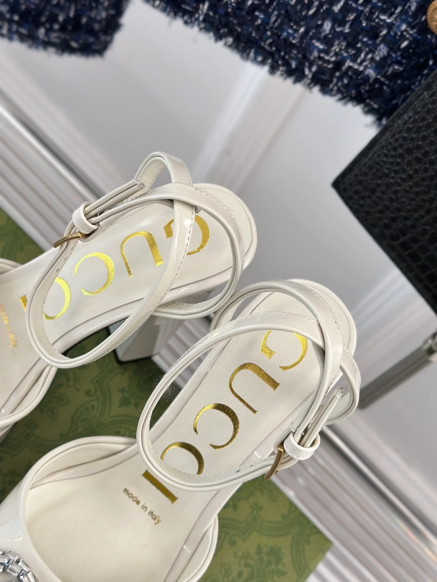 Босоножки на высоком каблуке Gucci 2024 — белые