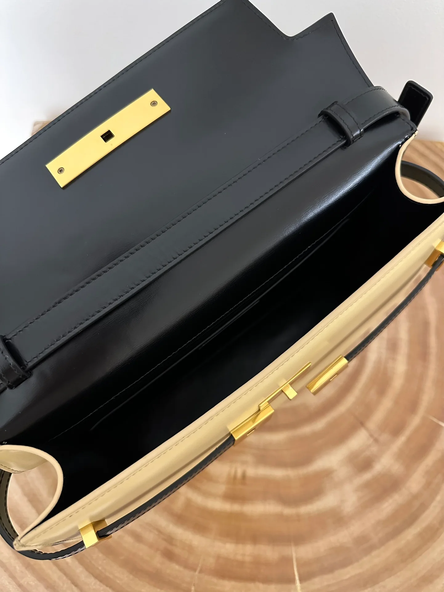 Зубочистка YSL Manhattan Texture Large, черная с абрикосовым оттенком