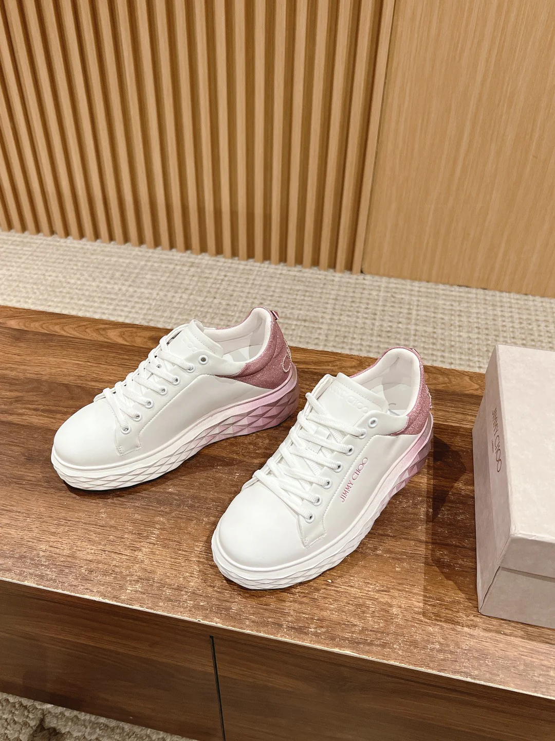 Обувь марки JC - повседневная модель 2024 года - розовая.