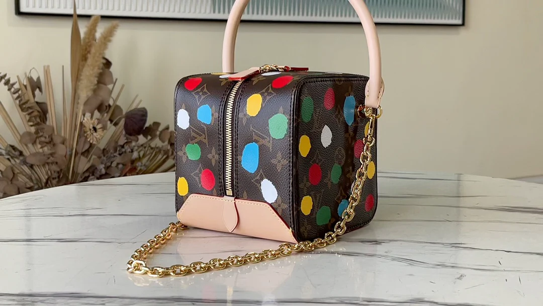 m46450-LV-квадратная-сумочка-серия, созданная в сотрудничестве с Яёи Кусамой