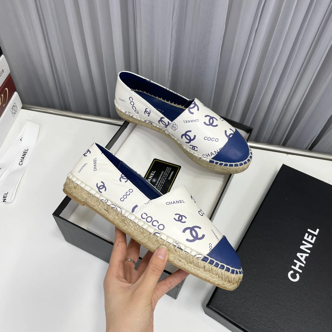 Новинка весны 2023 года от Chanel - Рыбацкие туфли из овечьей кожи - Синие