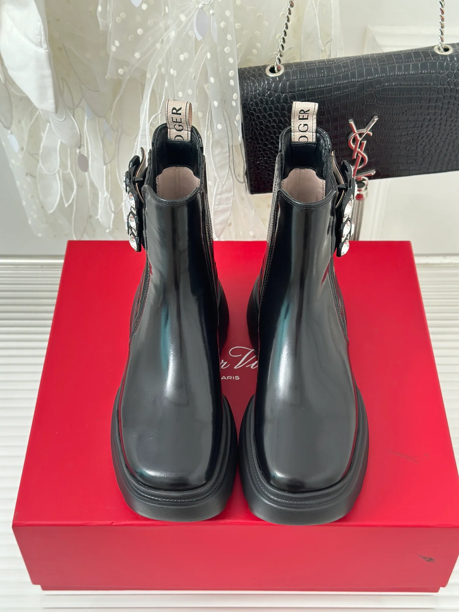 Обувь RV Shoes - Новинка сезона осень/зима 2023 - Ботильоны с квадратной пряжкой и стразами - Черные