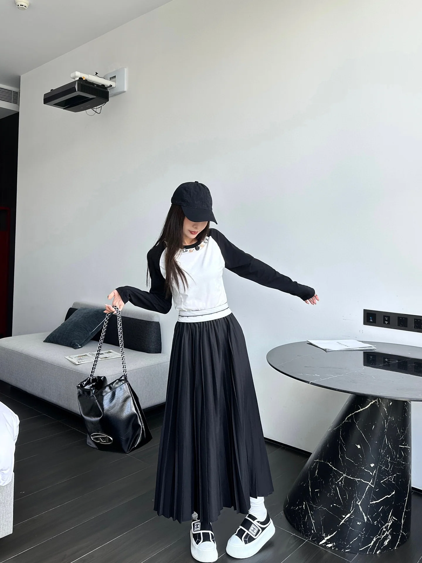 Плиссированная юбка-миди А-силуэт Celine 2403 ручной работы - черная