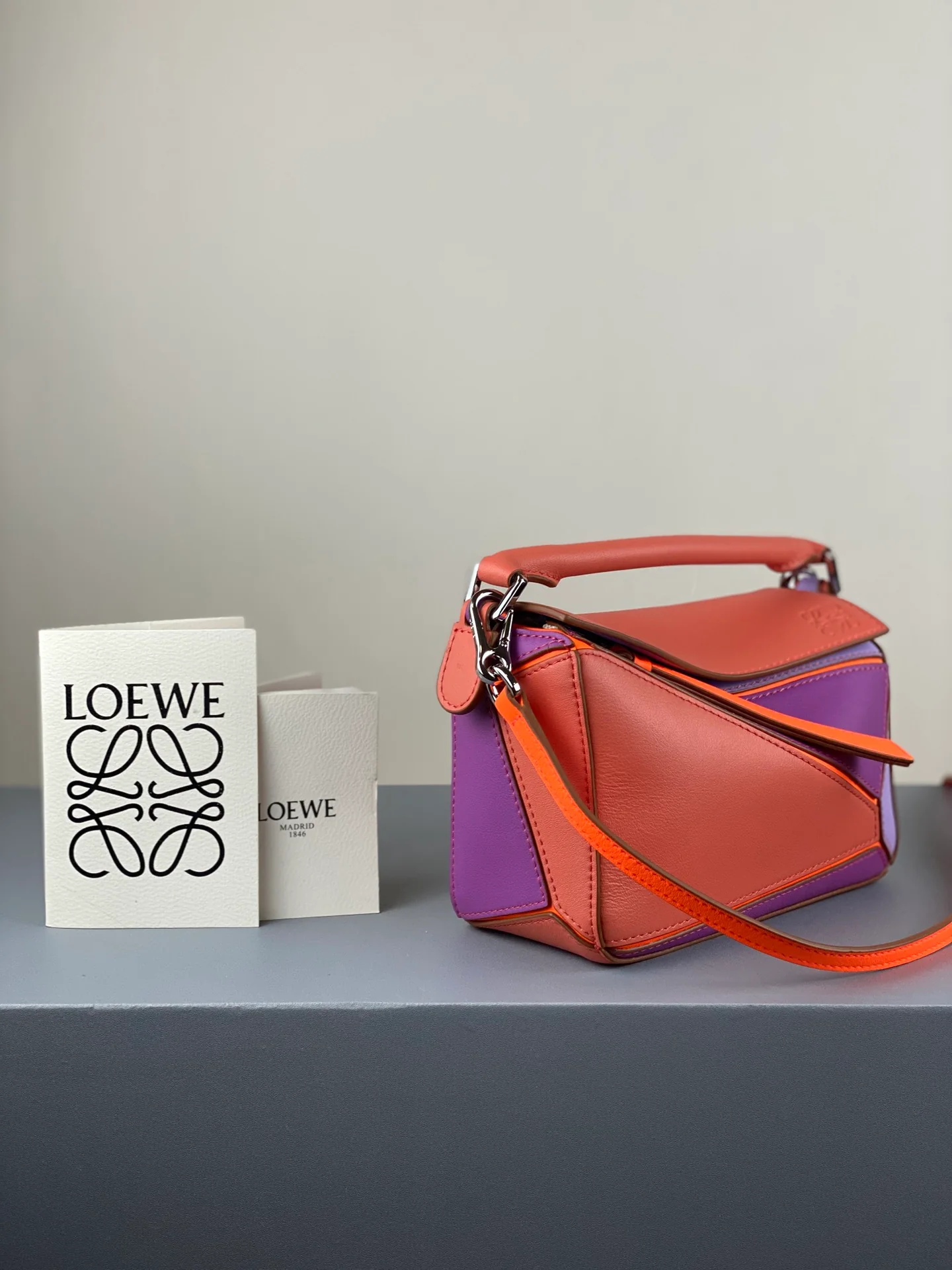 Мини-сумка Loewe Puzzle Bag из телячьей кожи - 9