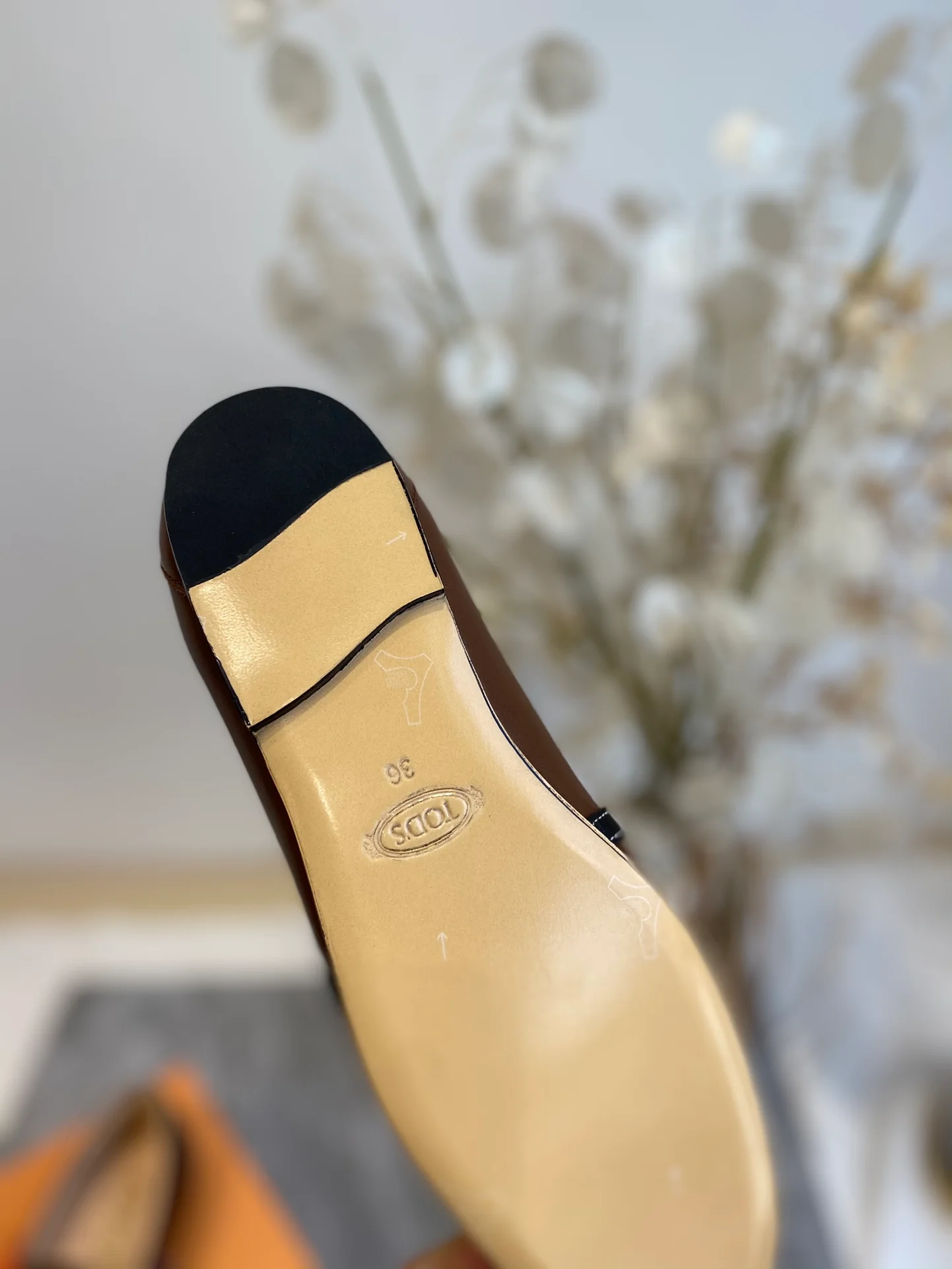 Tods - Сдержанные лоферы с тонкой цепочкой - 3