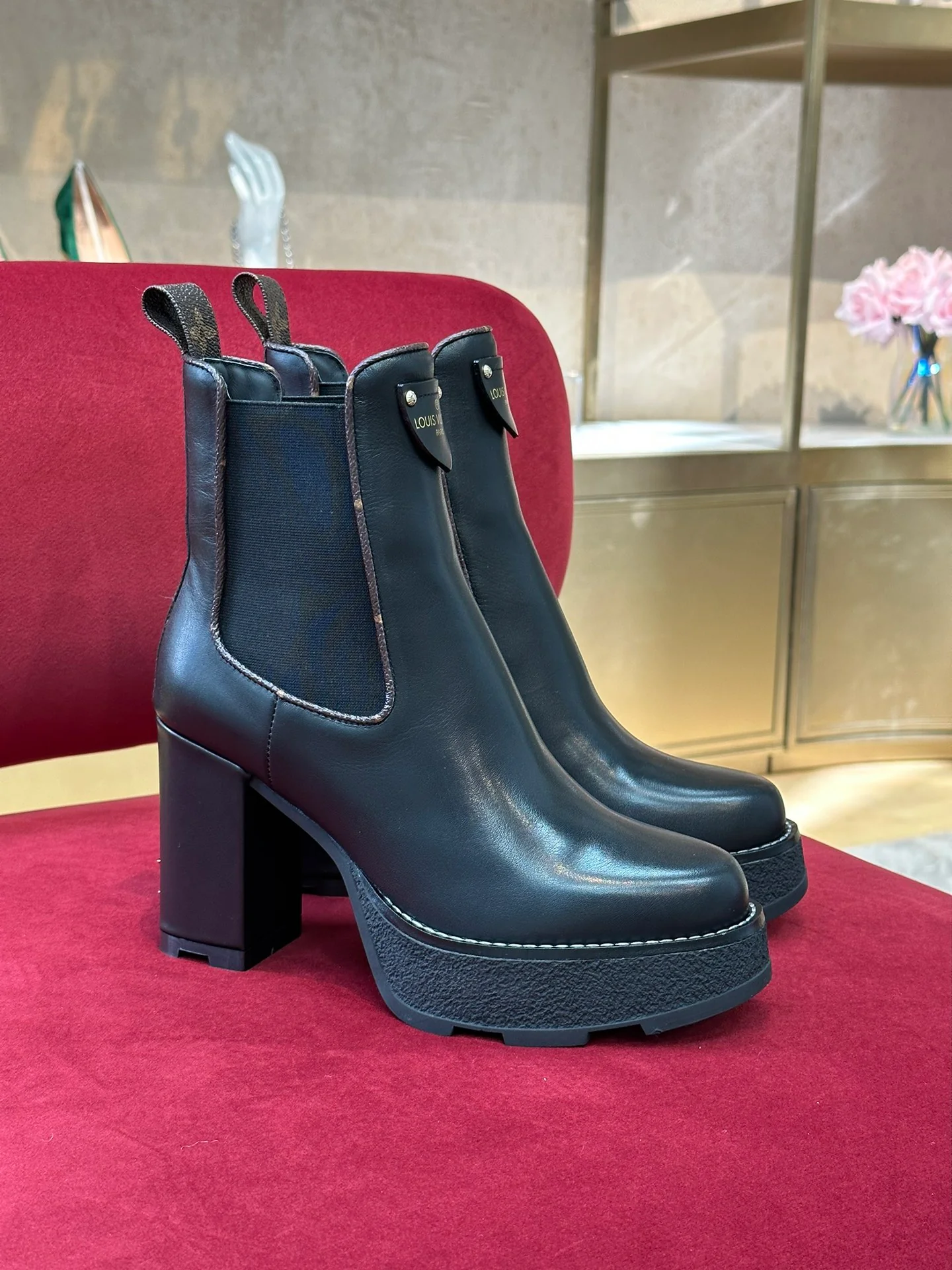 LV - Новинка сезона осень/зима 2022 - Ботильоны на массивном каблуке и платформе - Черные