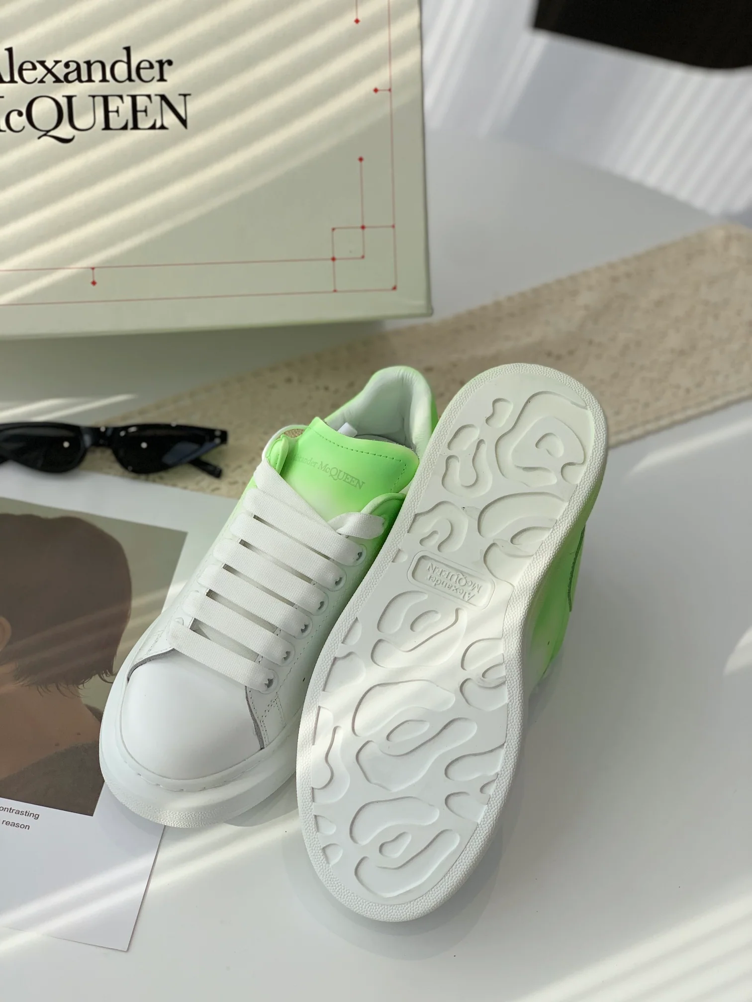 McQueen - Улучшенные классические белые кроссовки - Градиентный зеленый