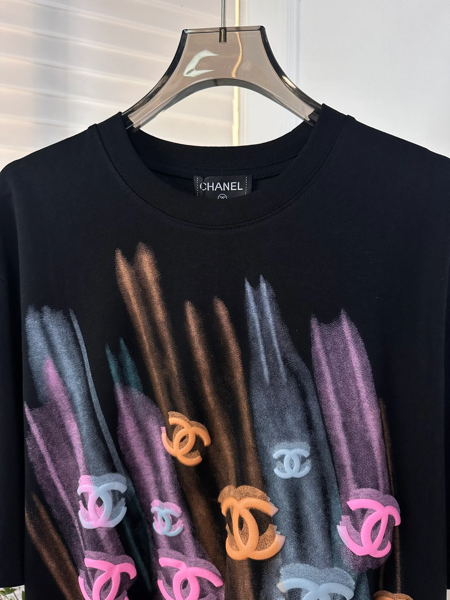 Новая футболка Chanel весна/лето 2024 с винтажным принтом 