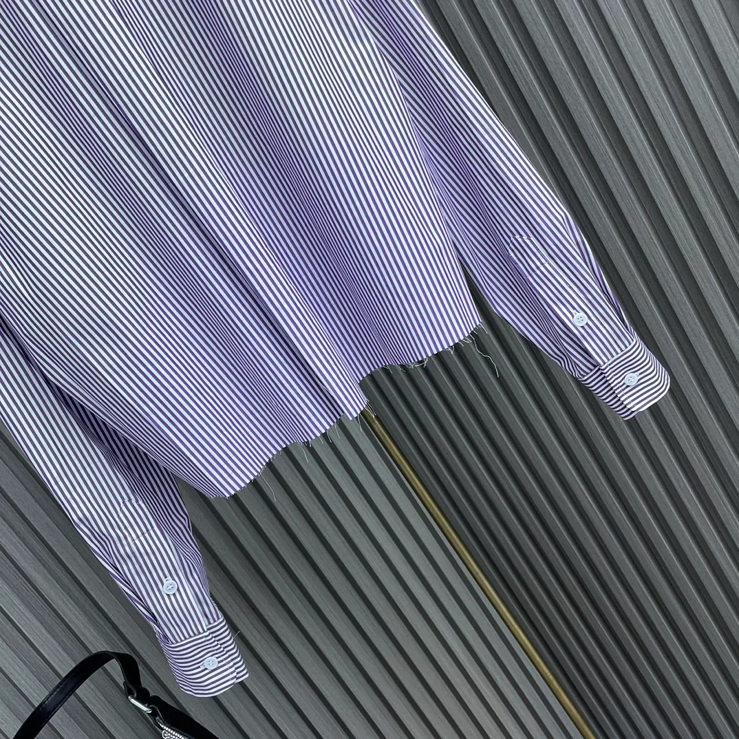 Miu Miu - 2404-24 Новинка: Рубашка с коротким рукавом в полоску с буквенным рисунком