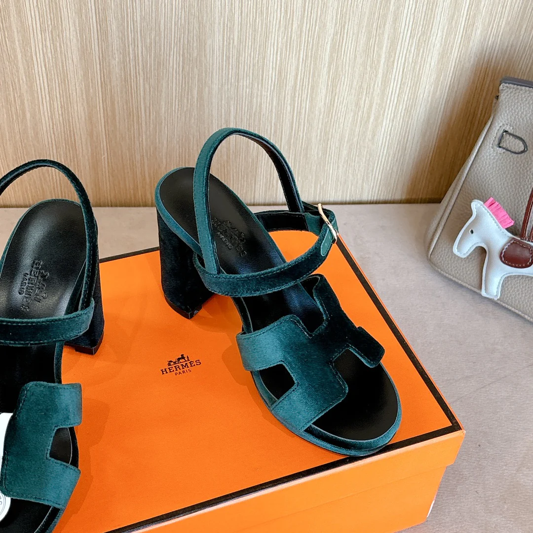 Босоножки на высоком каблуке Hermes Second Uncle 2024 года — зеленые.