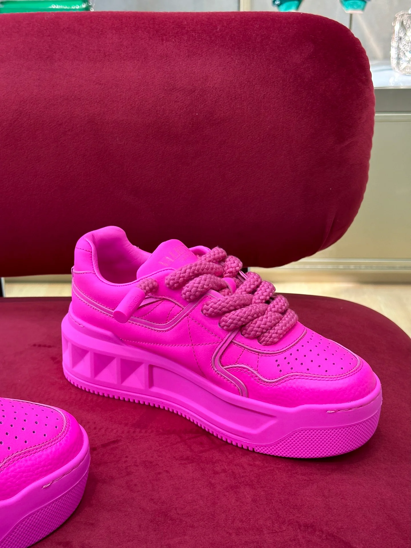 Новинка лета 2023 от Valentino - Кроссовки на платформе из телячьей кожи - Парные - 6 см - Розовые