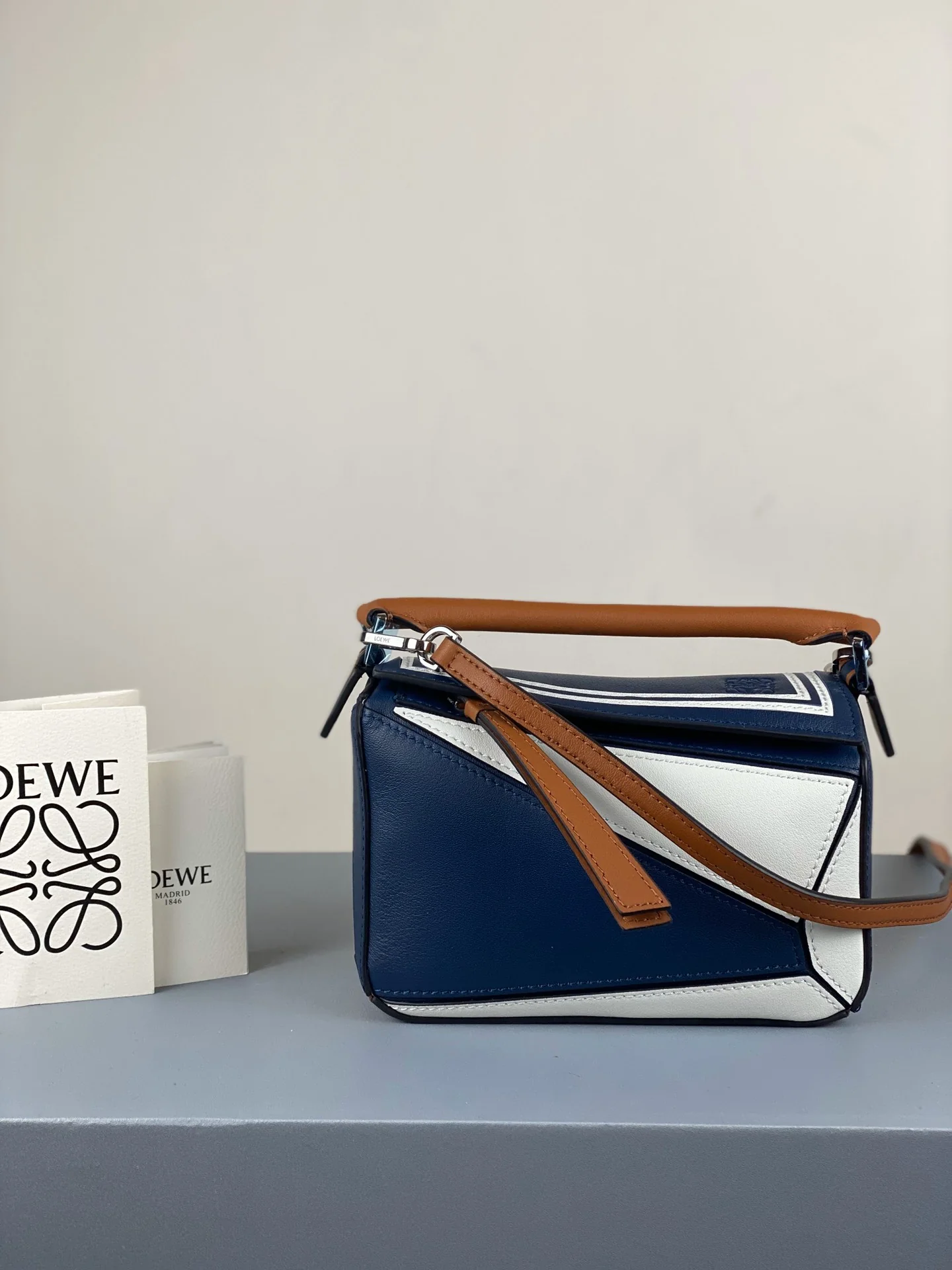 Сумка-пазл Loewe 2020 года, посвященная Китайскому Новому году, мини-версия, из телячьей кожи.