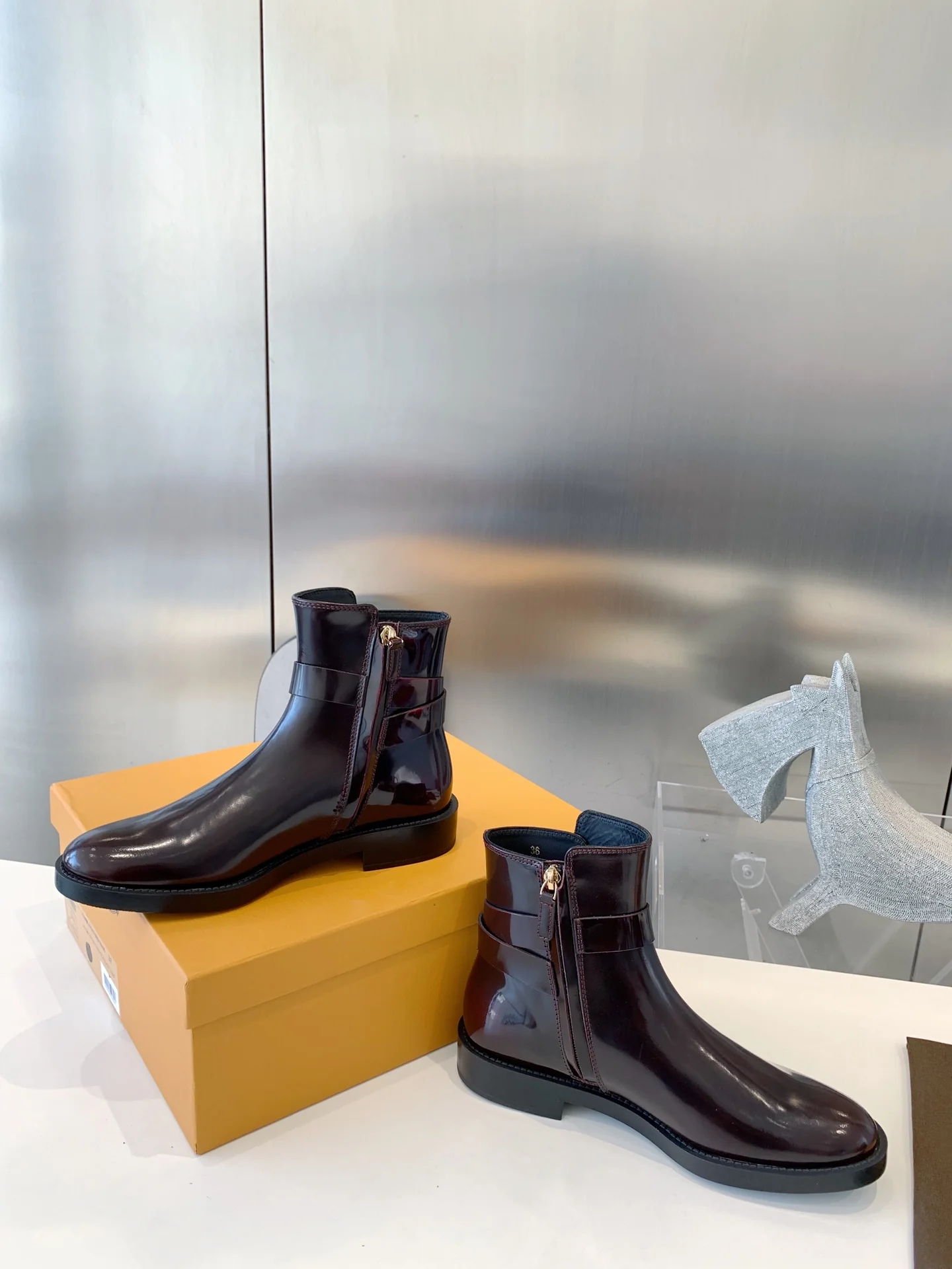 Ботинки челси Tods с головой льва - коричневые