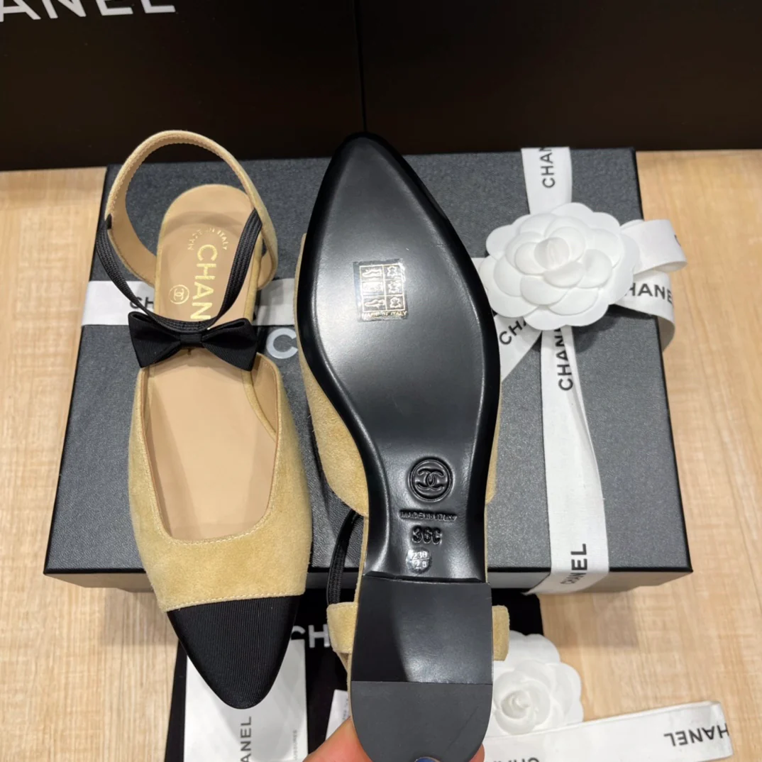 Chanel - Абрикосовые туфли на закрытом каблуке