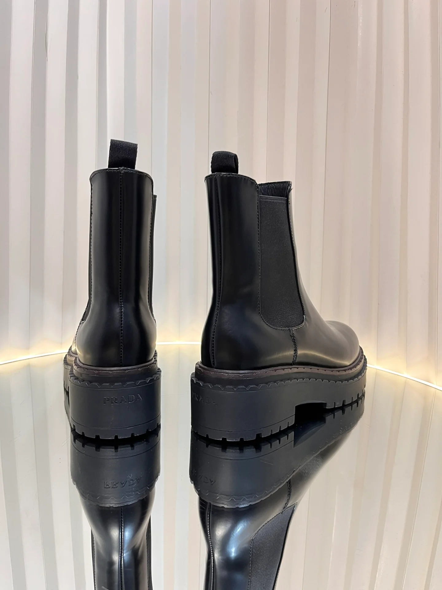 Кожаные ботильоны Prada 2024 - черные