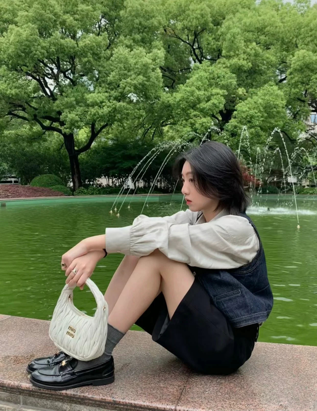 Сумка Miu Miu Wander — маленькая, из овечьей кожи — носите и делитесь с другими.