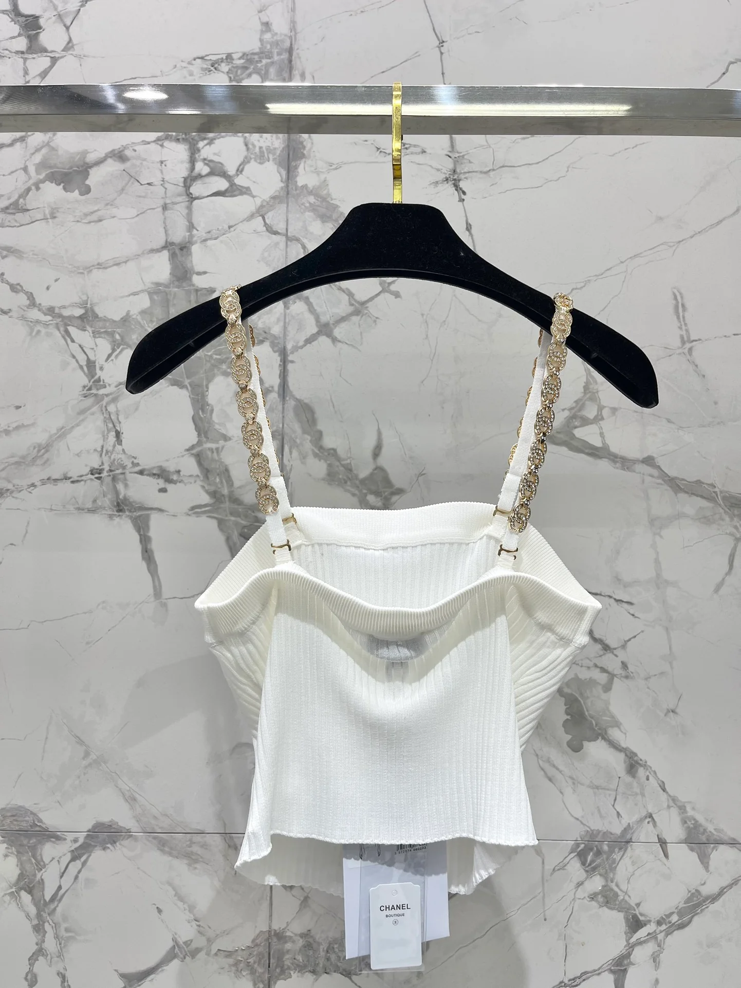 Chanel 2403-24 Летняя новинка: вязаная кофточка ручной работы с цепочкой, стильная и универсальная, белая.