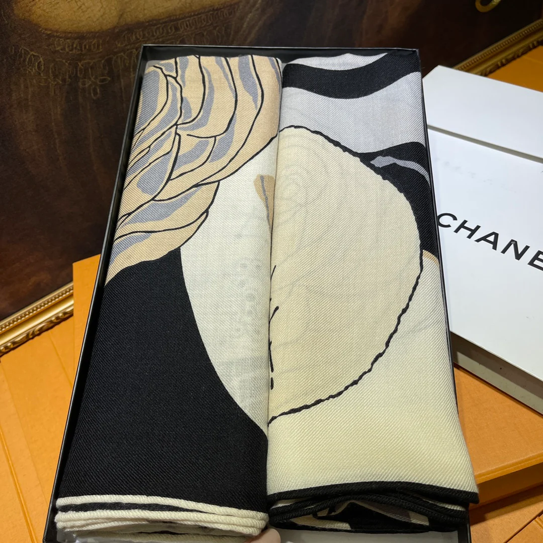 Классический кашемировый платок Chanel ?Камелия? — 140 см — подходит для всех сезонов.