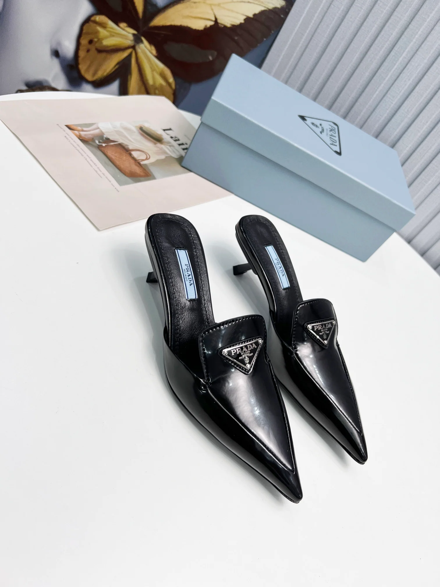 Prada - Черные сандалии с острым носком