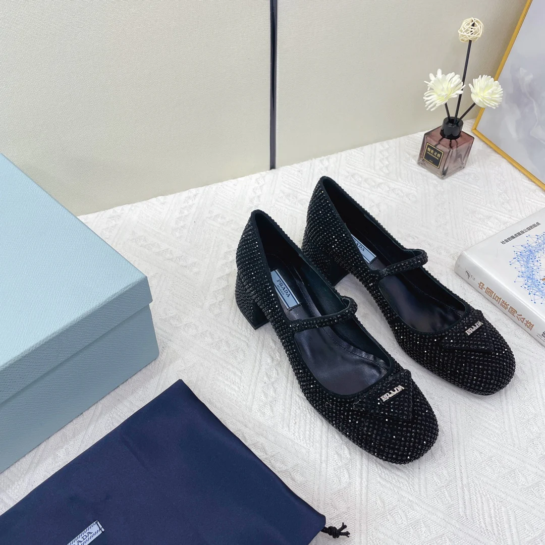 Туфли Prada - Туфли-мэри-джейн на низком каблуке, украшенные стразами - черные