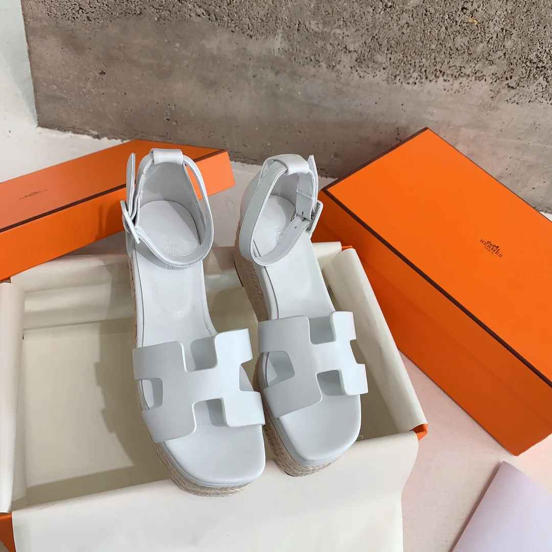 Сандалии на платформе Hermes - белые
